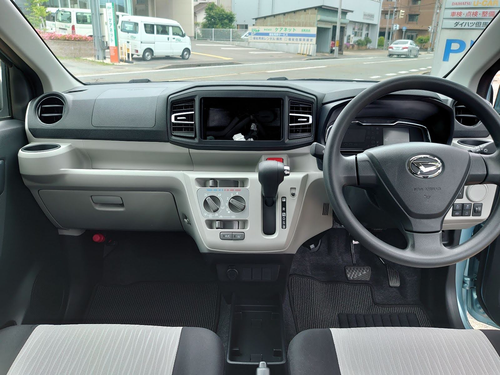 Daihatsu e:S steering wheel dash