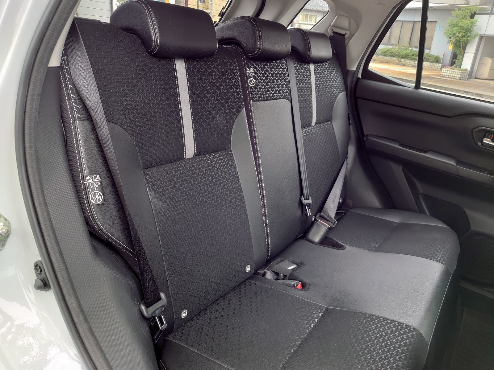 Daihatsu rocky back seat