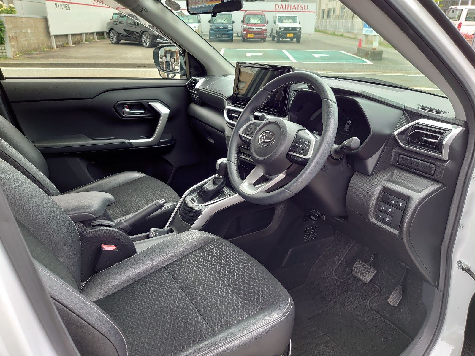 Daihatsu rocky interior driver front seat