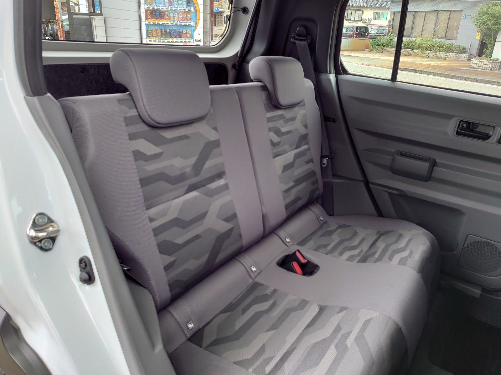 Daihatsu taft back seat